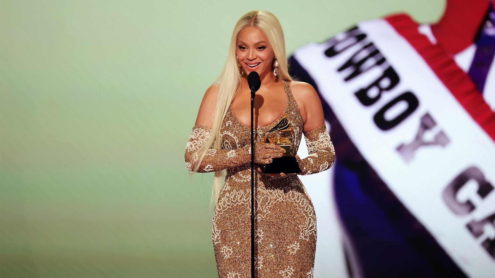 正以饱满的 正以饱满的